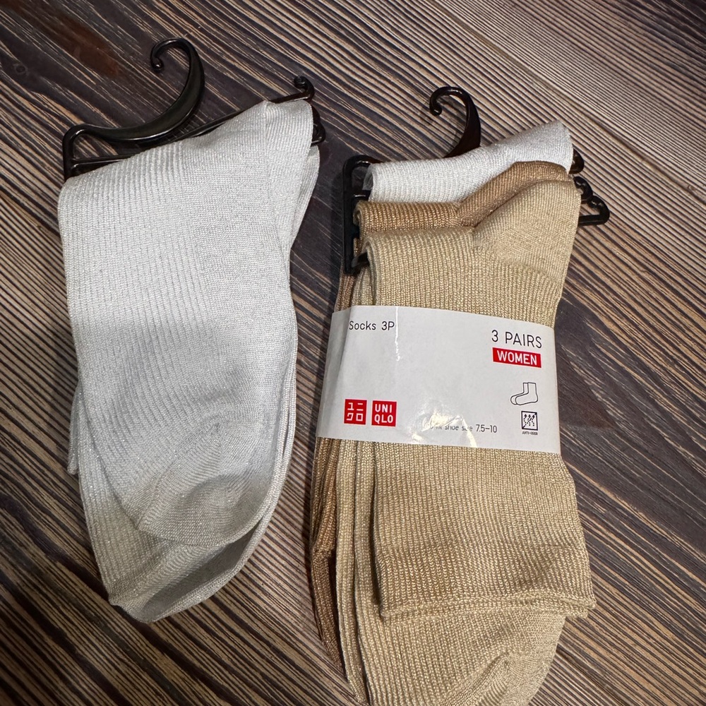 Uniqlo Women's Socks  4 Pack - White and Tan